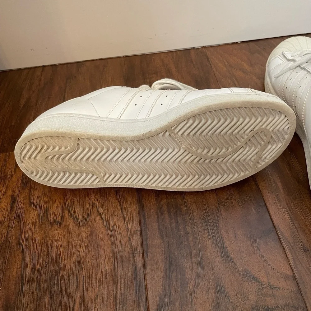 Adidas Men’s Superstar Shell Toes Size 6